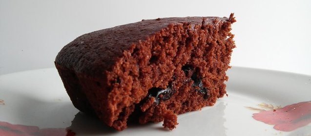 Постный шоколадный манник с черносливом