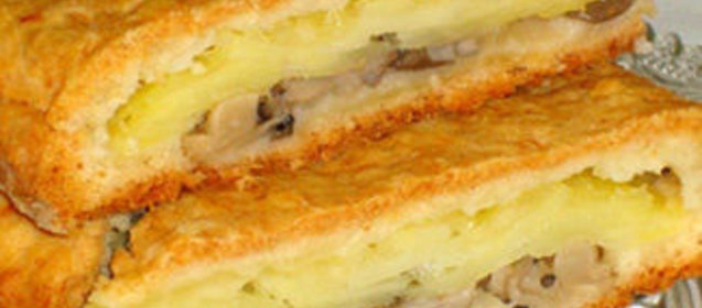 Пирог с начинкой из картофеля и грибов