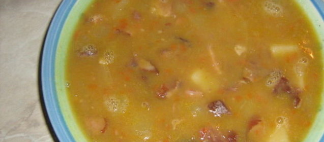 Гороховый суп с копченостями и грибами