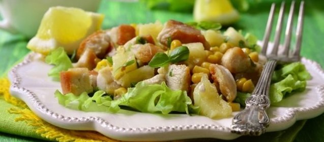 Салат с курицей и кукурузой