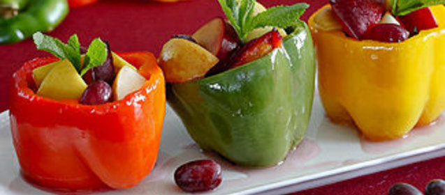 Перцы, фаршированные фруктами в мультиварке