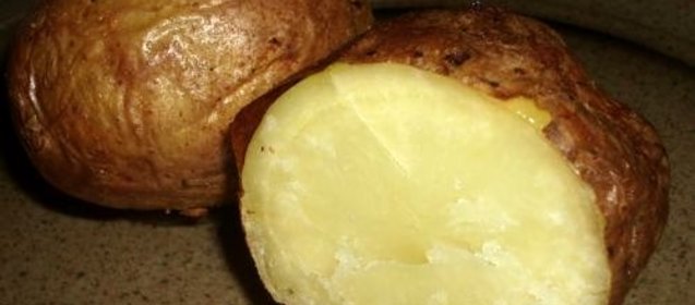 Картофель в мундире в микроволновке