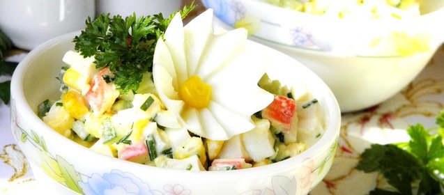Крабовый салат из крабовых палочек