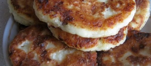 Лук фаршированный под луковым соусом