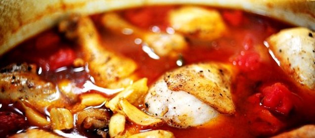 Куриные ножки в томатном соусе в духовке