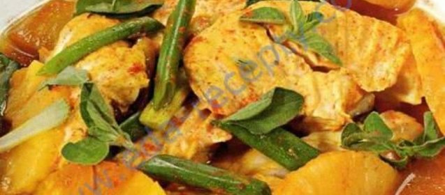 Грудка индейки по-тайски, приготовленная в микроволновке.