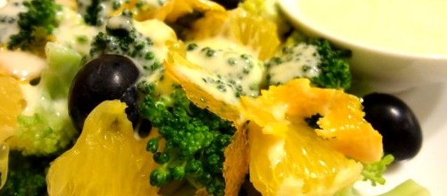 Салат из брокколи с апельсином