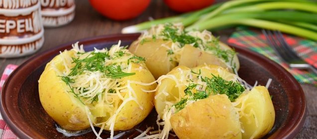 Молодой картофель с маслом и сыром в микроволновке