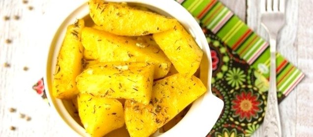 Пряный золотистый картофель в микроволновке
