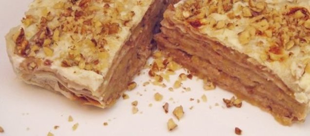 Слоеная запеканка из лаваша с бананами и орехами (в микроволновке)