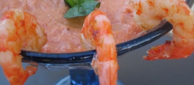 Креветочный коктейль с томатным дипом