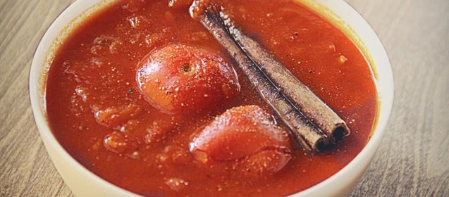 Острый томатный суп с корицей