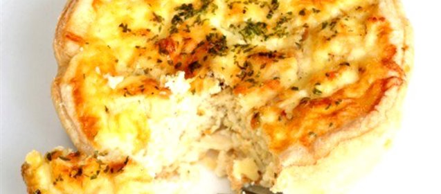 Пирог с копченой курицей и сладким перцем в микроволновой печи