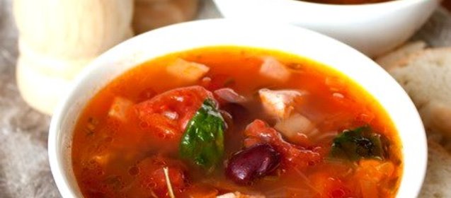 Острый мясной суп с томатом в микроволновой печи