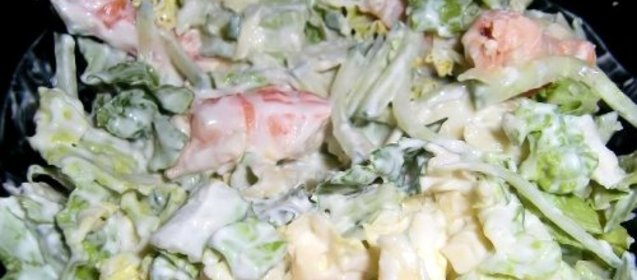 Салат с креветками и пекинской капустой