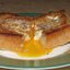 Бутерброд с яйцом на сковороде