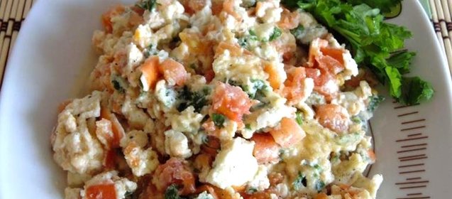 Омлет с помидорами в микроволновке