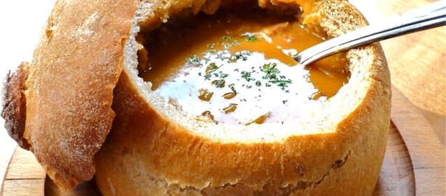 Чечевичный суп в хлебе