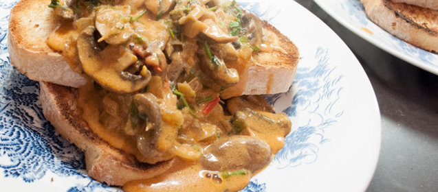 Закуска из грибов в сливочном соусе для тостов