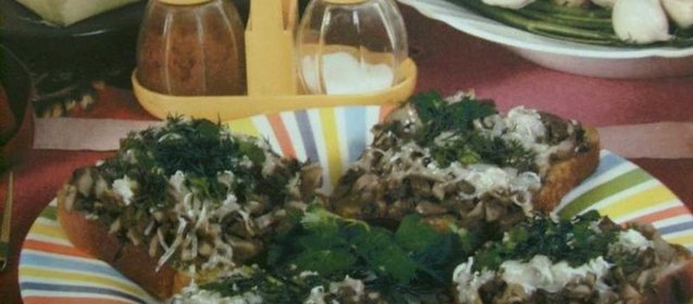 Закусочные бутерброды с грибами в микроволновой печи