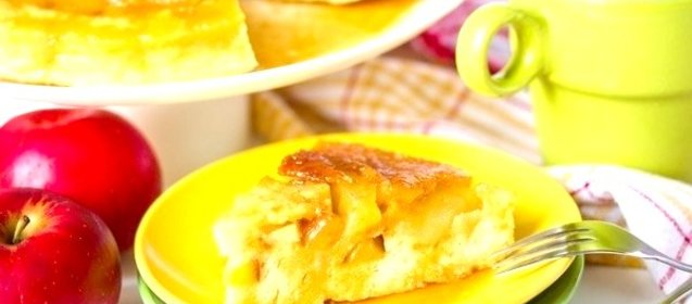 Пирог с карамелью и яблоками в микроволновке